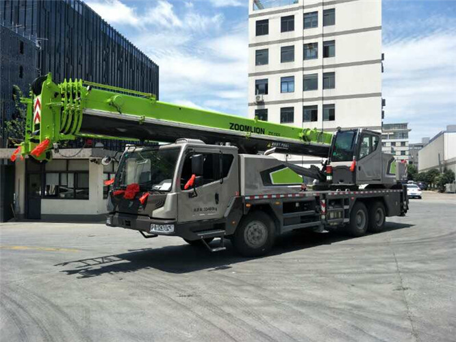 白玉县跨街广告牌的高空安装注意事项