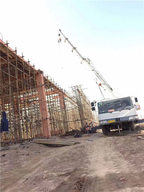 白玉县吊车作业的安全注意事项有哪些？