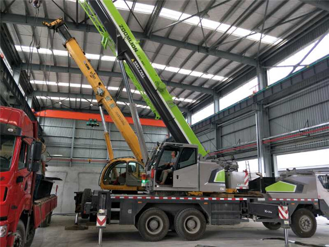 白玉县高空车出租需要注意哪些安全事项？