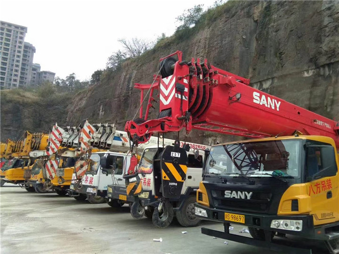 白玉县吊车出租按什么计费？台班费、单次费、里程费怎么算？